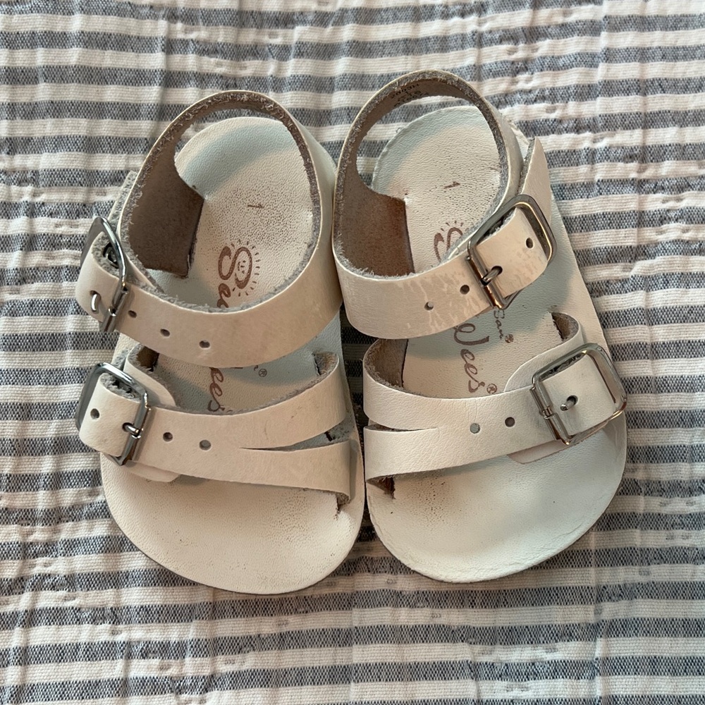 Sun-San Sea-Wee sandals, white, size 1. Good condition with some minor wear.